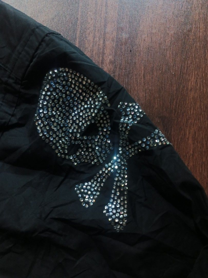 Mastermind Skull Rhinestone Button Down Shirt (Category: Activewear) located in Naga. Submitted by unknwnstreetwear (Listing ID 1365346235, Image 3). Description: very good condition Width-20 inches Length-28 inches color may vary due to lighting.