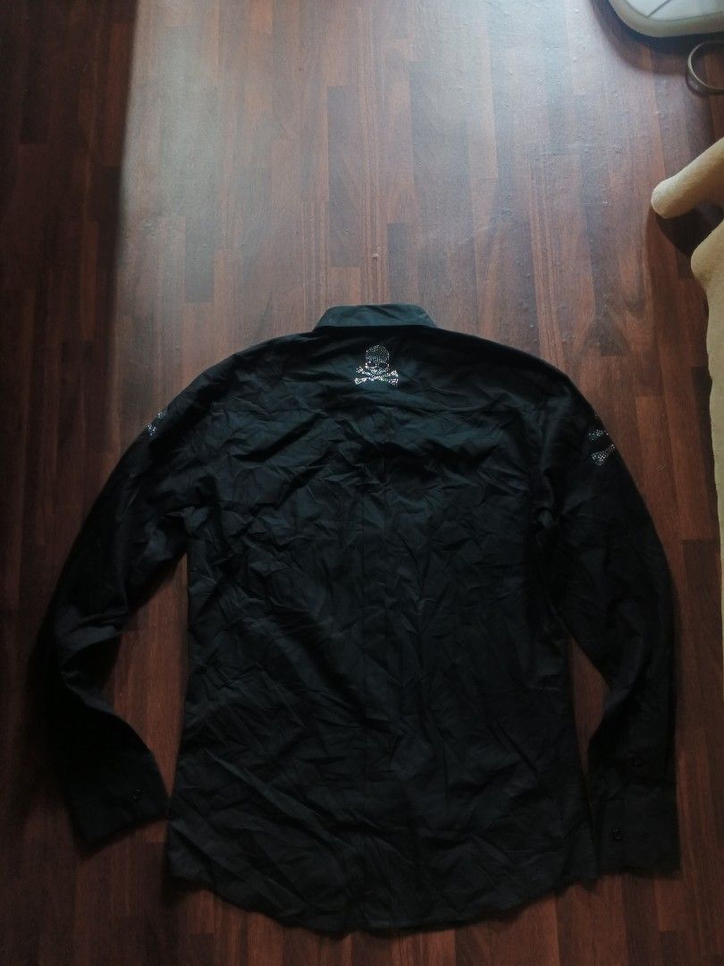 Mastermind Skull Rhinestone Button Down Shirt (Category: Activewear) located in Naga. Submitted by unknwnstreetwear (Listing ID 1365346235, Image 2). Description: very good condition Width-20 inches Length-28 inches color may vary due to lighting.