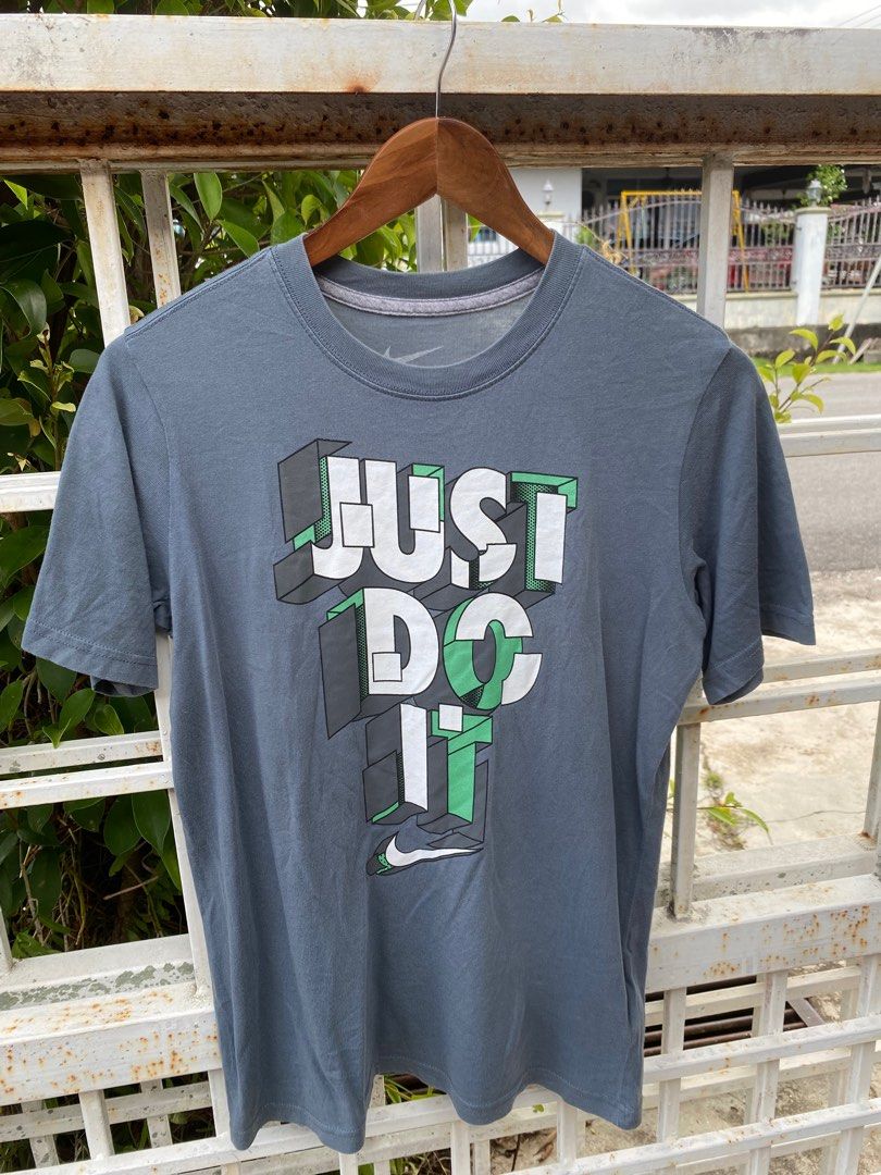 NIKE JDI (Category: Tshirts & Polo Shirts) located in Jitra. Submitted by onethriftt (Listing ID 1365350708, Image 1). Description: NIKE JDI P 18.5 / L27 (SIZE S) CONDITION 9/10 .