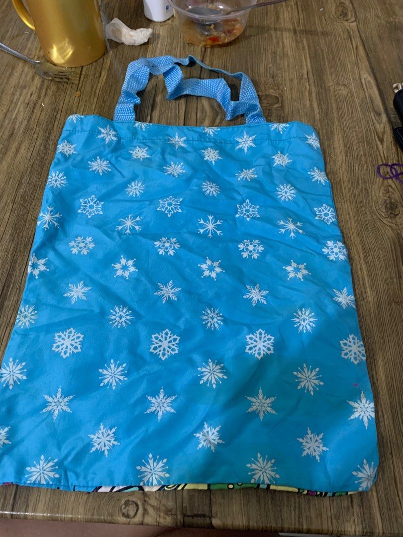 Official Frozen Tote Bag (Category: Babies & Kids Fashion) located in Las Pinas. Submitted by aokisells (Listing ID 1365399384, Image 2). Description: rarely used, pulled out of storage.