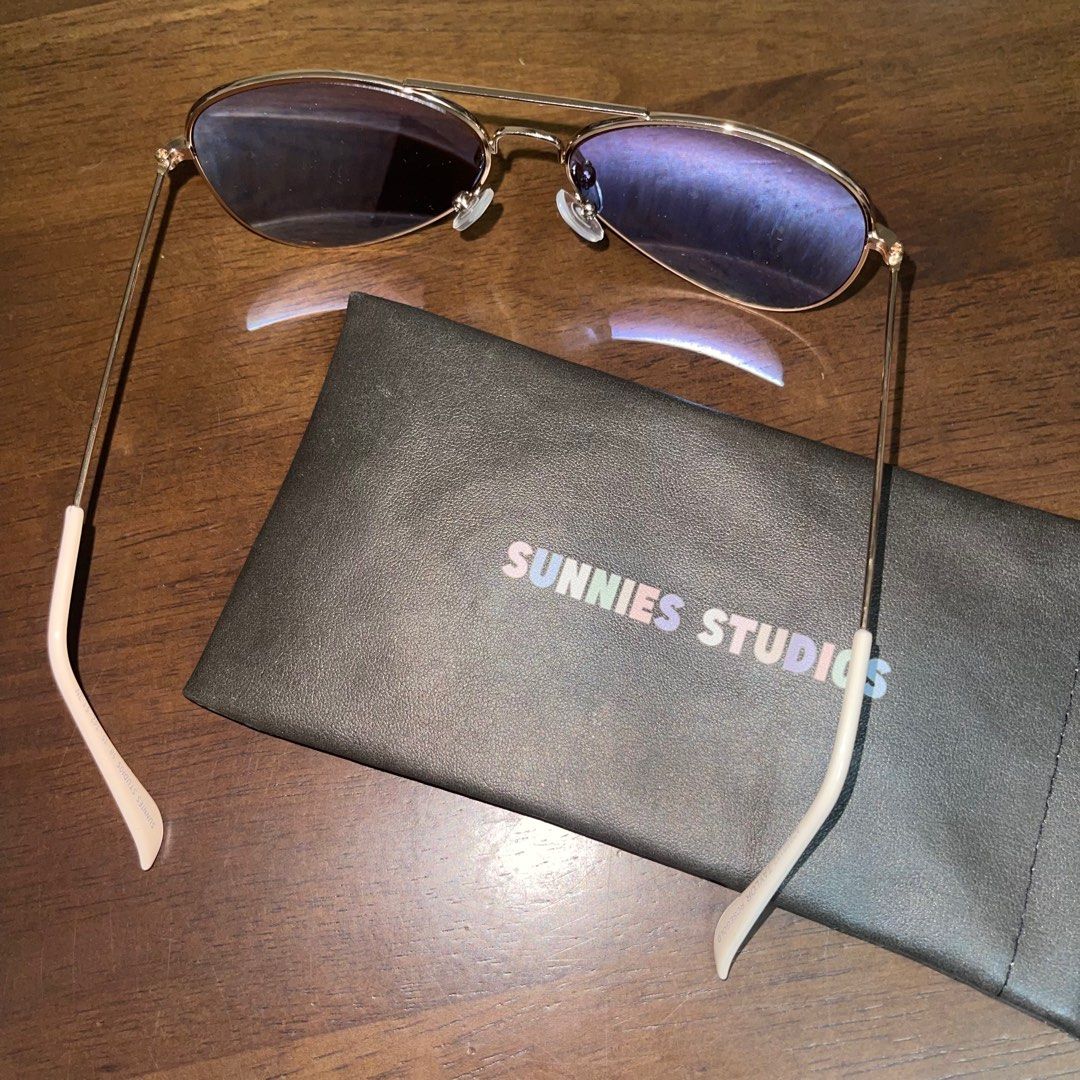 [Preloved] Sunnies Studios Shades (Category: Sunglasses & Eyewear) located in Legazpi City. Submitted by rmils (Listing ID 1365328395, Image 2). Description: - bought from the physical store - soft case included - only used once.