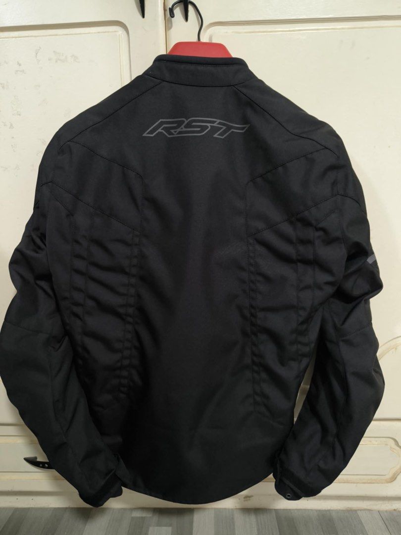 RTS Pilot Evo Jacket (Category: Coats, Jackets and Outerwear) located in Bocaue. Submitted by CKsClothing (Listing ID 1365421547, Image 2). Description: RST Pilot Evo jacket Size Medium With Back protector like new RFS: Extra Jacket.