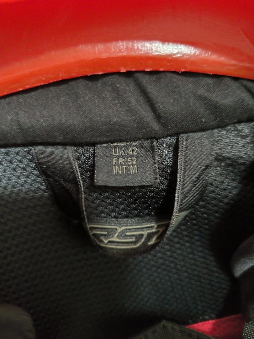 RTS Pilot Evo Jacket (Category: Coats, Jackets and Outerwear) located in Bocaue. Submitted by CKsClothing (Listing ID 1365421547, Image 3). Description: RST Pilot Evo jacket Size Medium With Back protector like new RFS: Extra Jacket.