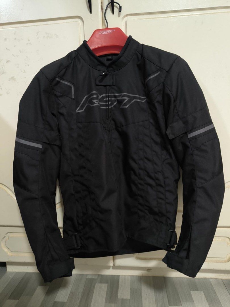 RTS Pilot Evo Jacket (Category: Coats, Jackets and Outerwear) located in Bocaue. Submitted by CKsClothing (Listing ID 1365421547, Image 1). Description: RST Pilot Evo jacket Size Medium With Back protector like new RFS: Extra Jacket.