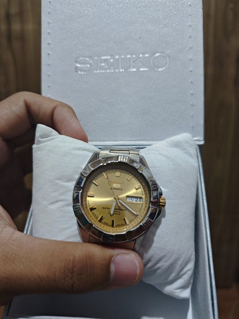 Seiko 5 Sports (Category: Luxury Watches) located in Manila. Submitted by bautistaje53145 (Listing ID 1365425782, Image 1). Description: .