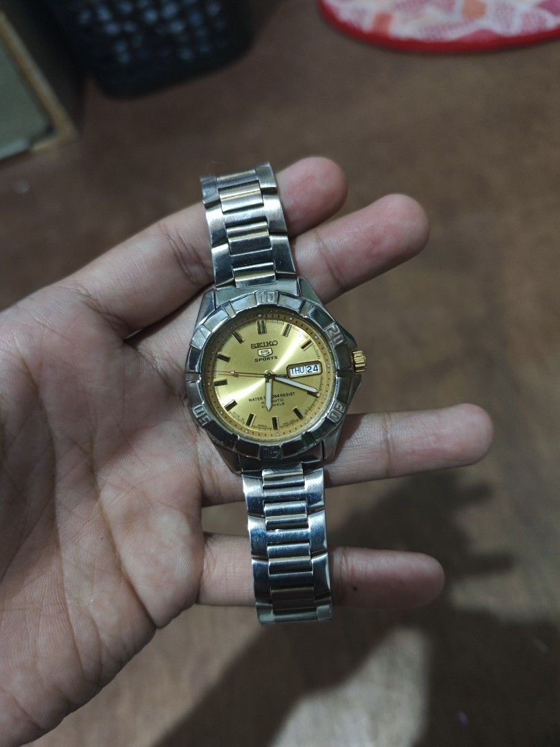 Seiko 5 Sports (Category: Luxury Watches) located in Manila. Submitted by bautistaje53145 (Listing ID 1365425782, Image 2). Description: .
