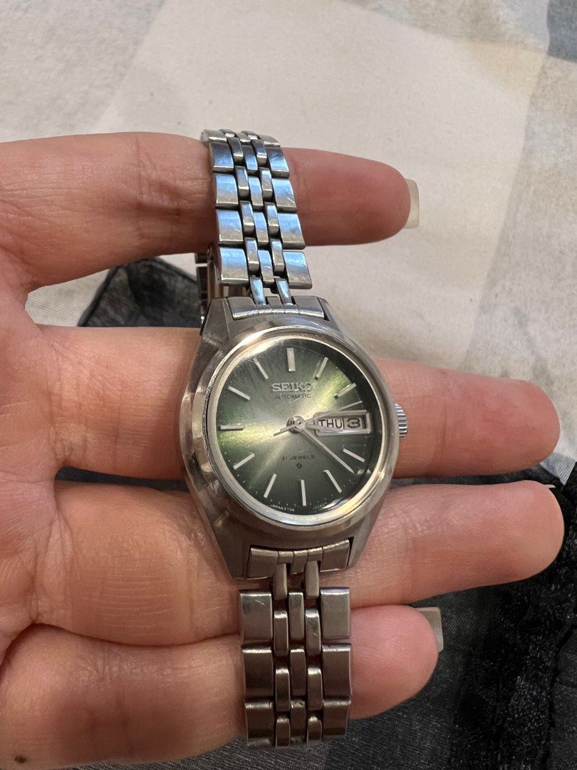 Seiko ladies 21 jewels day date watch (Category: Women's Watches) located in Singapore. Submitted by filanthropy (Listing ID 1365374940, Image 3). Description: Ladies seiko watch with pretty green gradient dial, 23mm case size and 30mm lug to lug. Has both english and japanese day settings. Watch is used but in working condition with minor scratches. Wrist circumference up to 15.5cm, no extra links provided..