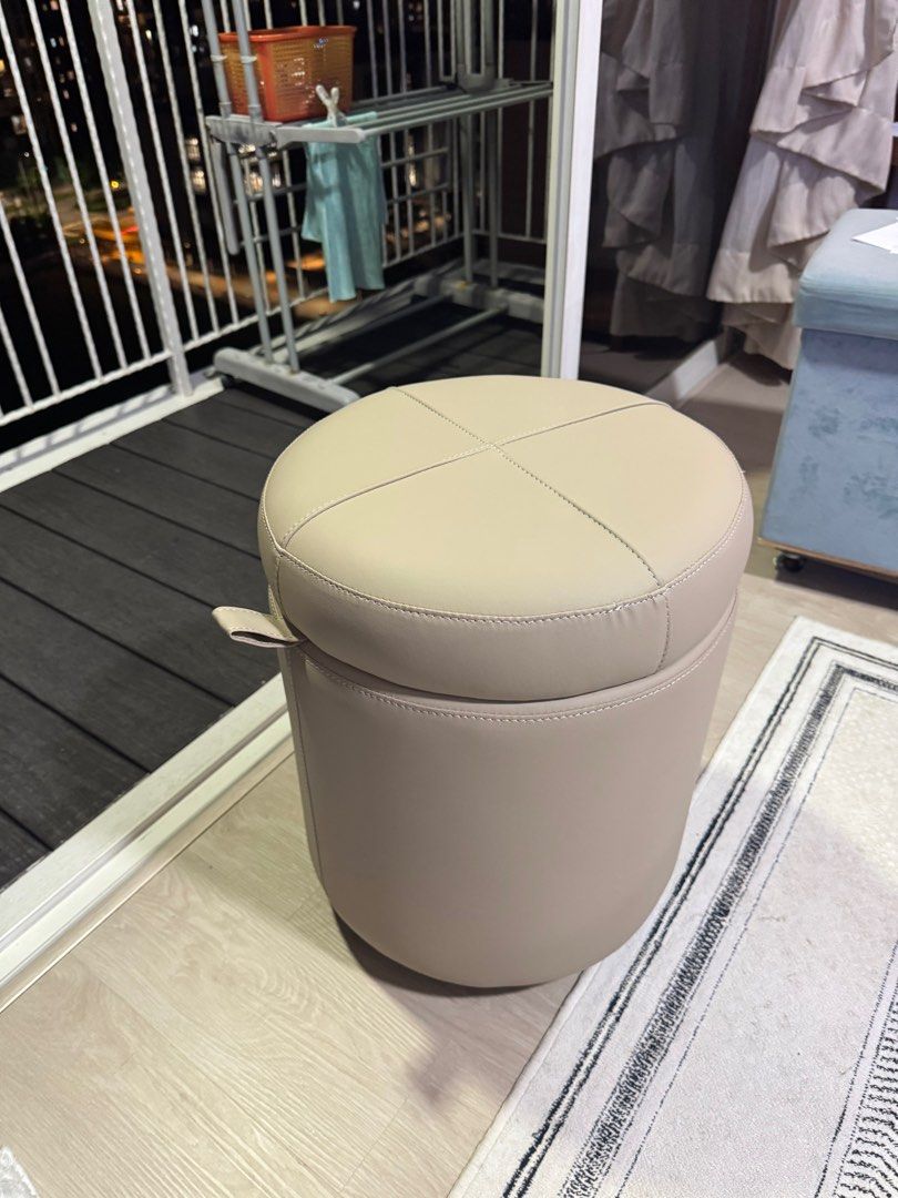 Stool with wheels. Ideal for dressing table65075098093057112