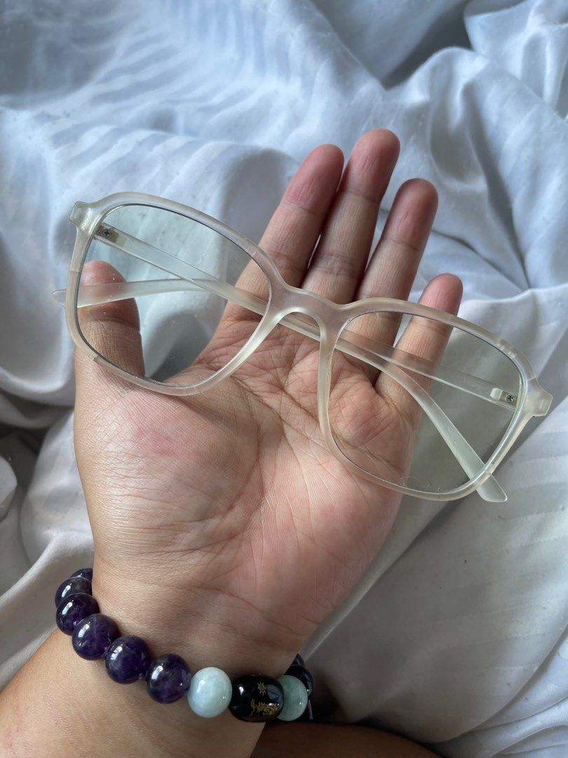 Sunnies Studios Anti Rad (Category: Sunglasses & Eyewear) located in Cainta. Submitted by rewearbytsarina (Listing ID 1365328489, Image 2). Description: please see attached photos for quality. - comes with hard case - bought it year 2021 - no last price. gcash payment only..