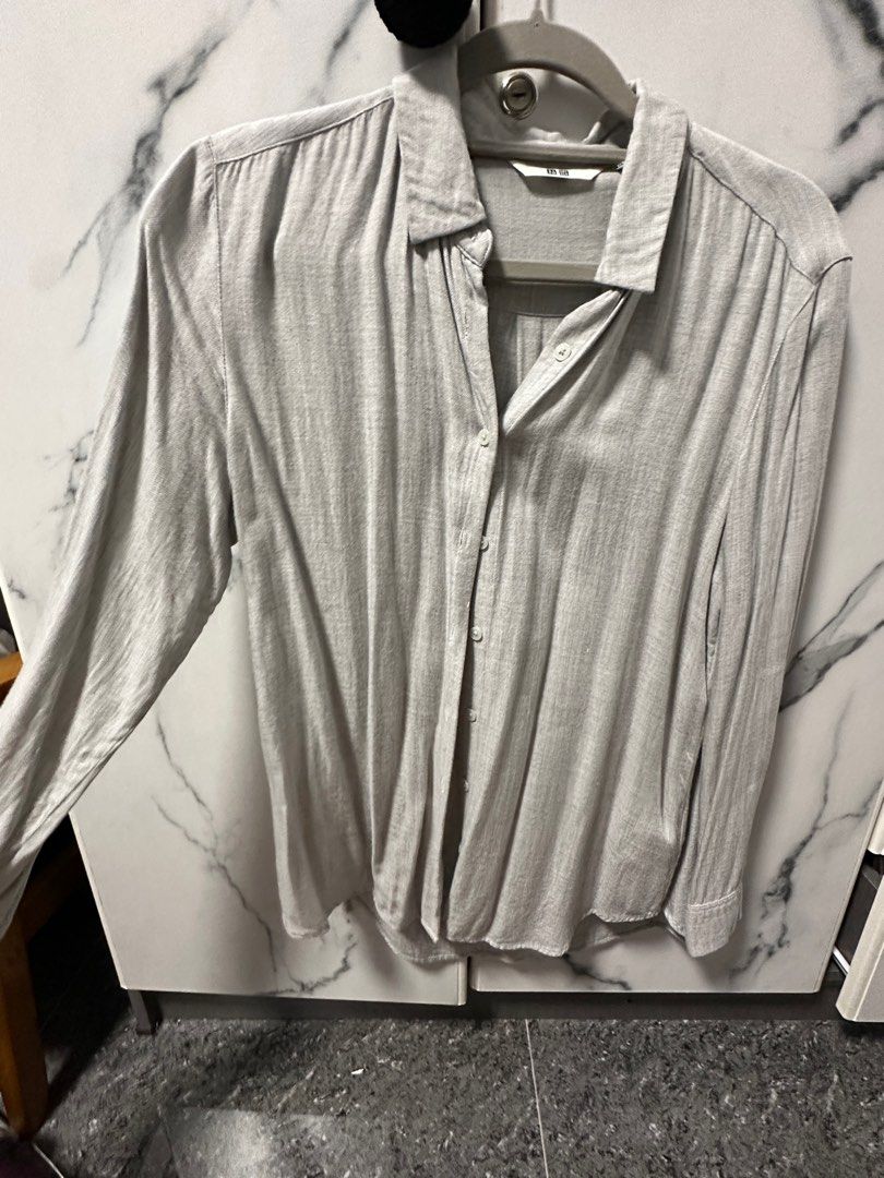 Uniqlo Light Gray Viscose Polo (Category: Blouses) located in Paranaque City. Submitted by kryptonnyte (Listing ID 1365435223, Image 1). Description: Small on tag Lowballers and demanding/unreasonable potential buyers will be ignored. Please don’t ask for the last price if you are not going to purchase the item. Let’s not waste each other’s time ☺️ .