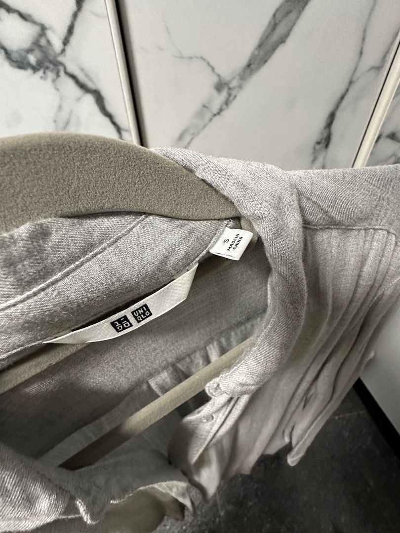 Uniqlo Light Gray Viscose Polo (Category: Blouses) located in Paranaque City. Submitted by kryptonnyte (Listing ID 1365435223, Image 2). Description: Small on tag Lowballers and demanding/unreasonable potential buyers will be ignored. Please don’t ask for the last price if you are not going to purchase the item. Let’s not waste each other’s time ☺️ .