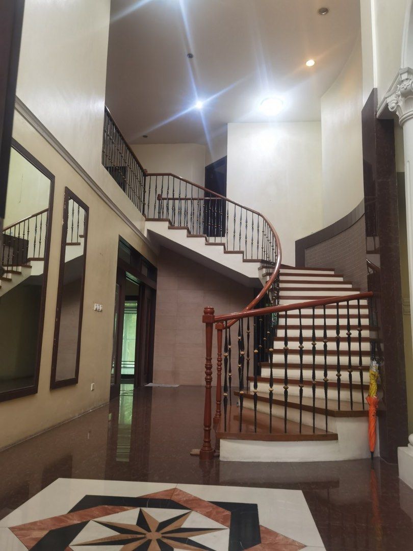 Valle Verde House for Sale (Category: House & Lot) located in Taguig. Submitted by brokerhanstaneo_09178038728 (Listing ID 1365389066, Image 3). Description: Valle Verde 3 La : 686 sqm 4 br den pool P 220 M south west Valle 3 721 sqm 200M .