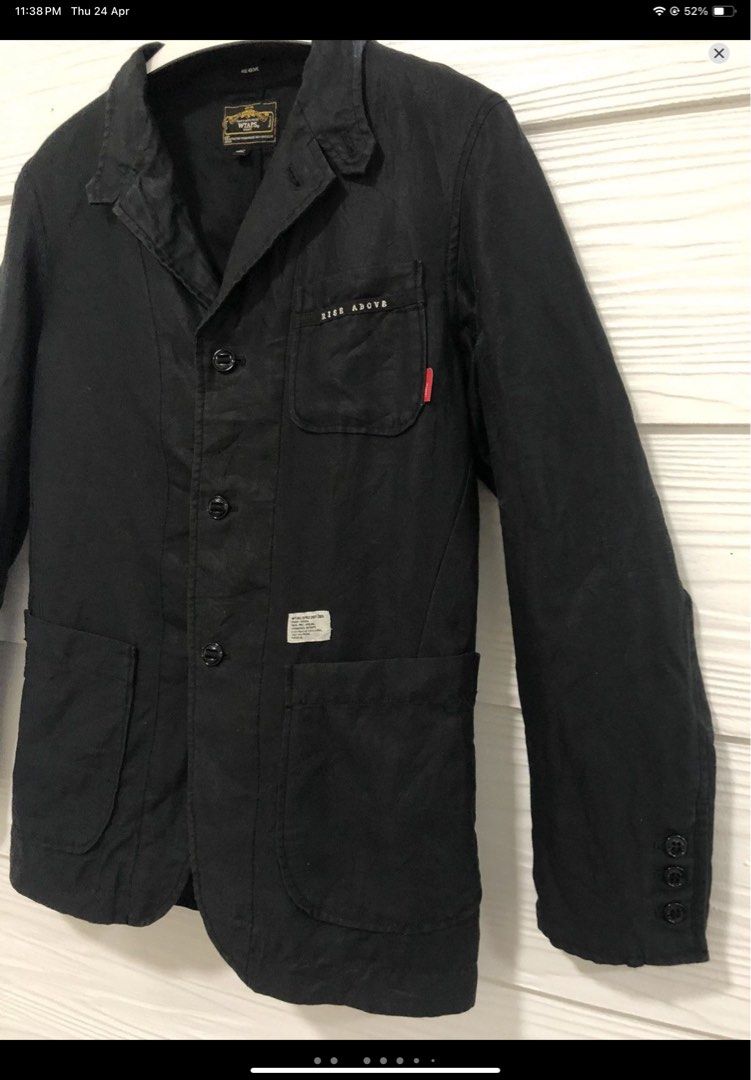 Wtaps light jacket (Category: Coats, Jackets and Outerwear) located in Machang. Submitted by demobelohtokosdri (Listing ID 1365452834, Image 2). Description: Ukuran size manual dalam gambar. Sila pastikan check semua gambar. Kotoran guni semestinya ada. Urusan melalui carousel sahaja. Penghantaran menggunakan J&T Express dan khidmat DFOD!! No refund, no swap, no return!!! Cimb Raz Berkat Maju Enterprise 8605635444.