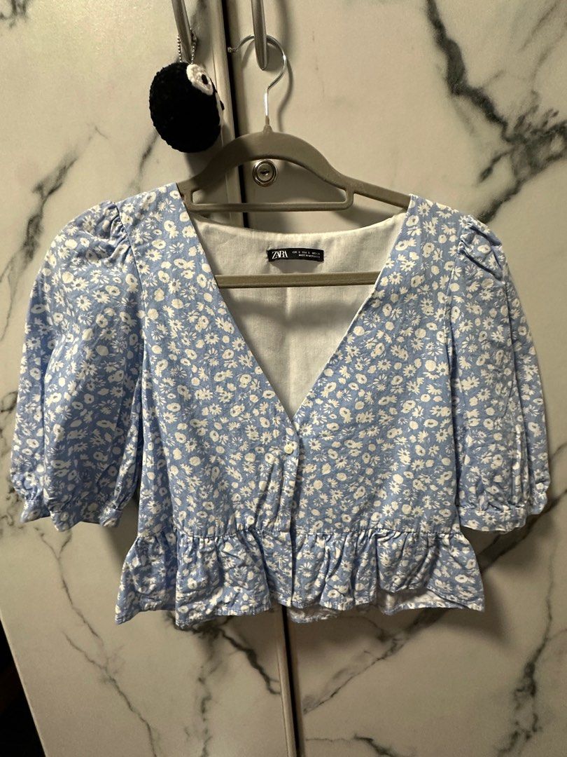 Zara Floral Puff Crop Top (Category: Blouses) located in Paranaque City. Submitted by kryptonnyte (Listing ID 1365433385, Image 2). Description: Size small Lowballers and demanding/unreasonable potential buyers will be ignored. Please don’t ask for the last price if you are not going to purchase the item. Let’s not waste each other’s time ☺️ .