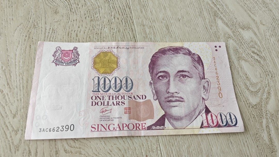$1000 note (Category: Currency) located in Singapore. Submitted by cj338 (Listing ID 1365497213, Image 2). Description: SGD 1000 notes. selling at sgd 3150 for 3pc.