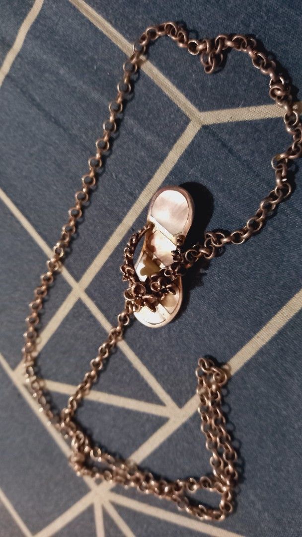 925 Silver Necklace And Pendant (Category: Necklaces) located in Taguig. Submitted by jadom08 (Listing ID 1365582725, Image 1). Description: Preloved 925 Silver Necklace And Pendant.