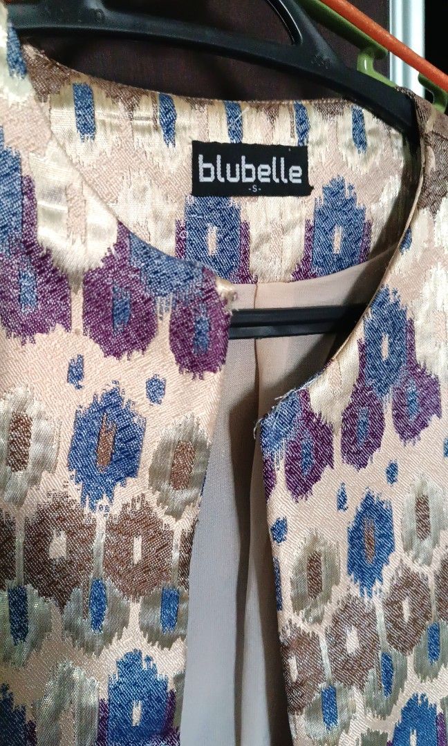 Batik jacket (Category: Coats, Jackets and Outerwear) located in Kajang. Submitted by cik_nookies (Listing ID 1365601215, Image 2). Description: jarang sangat guna pos add rm5.