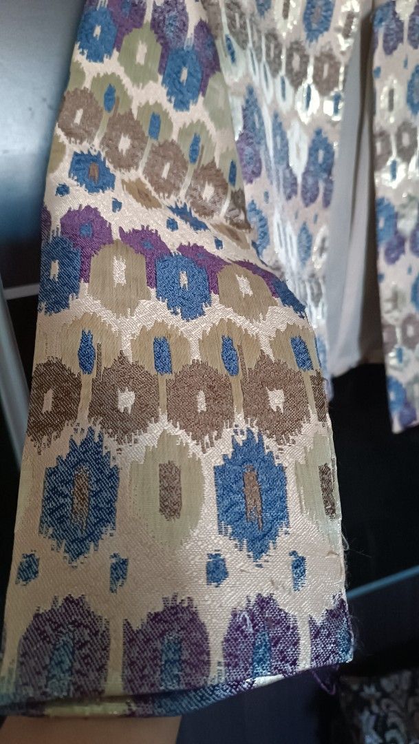 Batik jacket (Category: Coats, Jackets and Outerwear) located in Kajang. Submitted by cik_nookies (Listing ID 1365601215, Image 3). Description: jarang sangat guna pos add rm5.