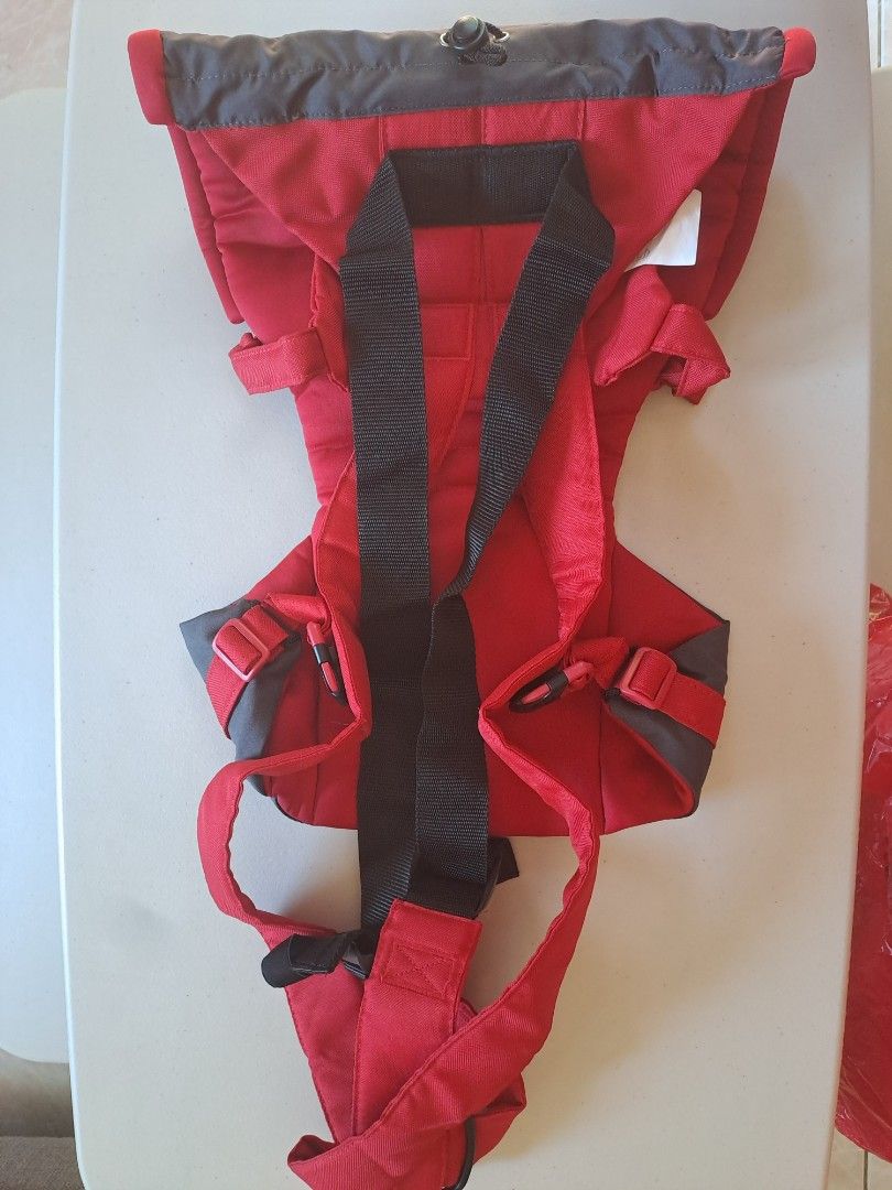 Chicco Baby Carrier (Category: Carriers & Slings) located in Manila. Submitted by emma.b1 (Listing ID 1365518886, Image 2). Description: Please refer to S h o p p e e (last pic as reference) for product specs/details..