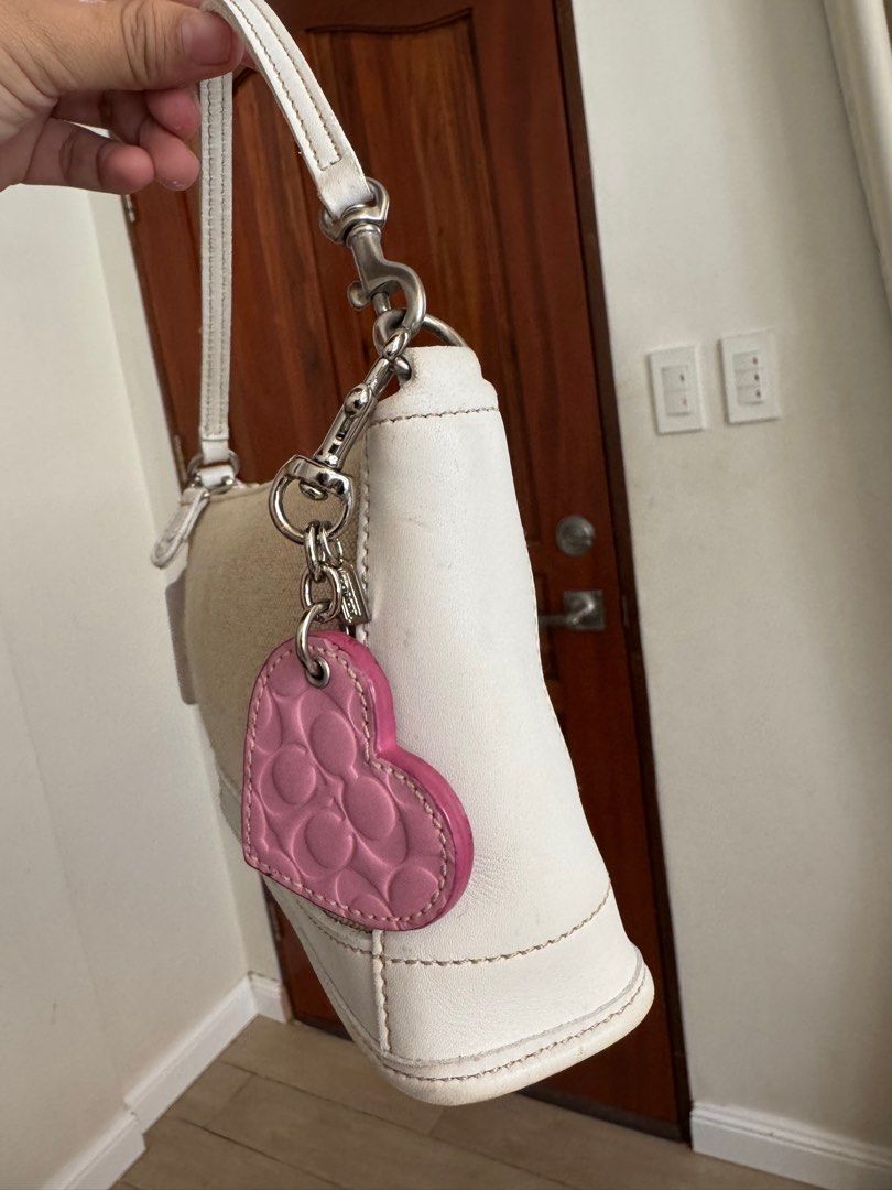 Coach Vintage Bleeker Pochette ❤️ (Category: Luxury Bags & Wallets) located in Bacolod City. Submitted by vintagechic14 (Listing ID 1365614640, Image 3). Description: In very good vintage condition. Made n United States year 2000. No cracks or rip. Normal sign of use only. Clean canvas & interior. DM for inquiries!🤗.