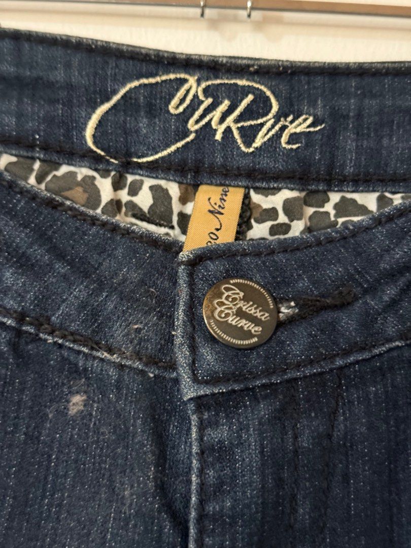Crissa Curve Denim Jeans (Category: Jeans) located in Quezon City. Submitted by corncarts (Listing ID 1365644226, Image 3). Description: Size 29 on tag Stretchy denim Two front and two back pockets Contrast stitching details.