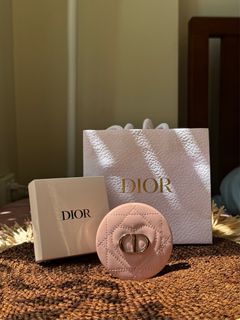 (Category: ) located in . Submitted by thetopspotfashionboutique (Listing ID 1365557197, Image 1). Description: .