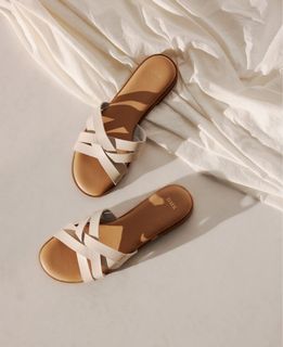 (Category: ) located in . Submitted by wardrobebyanna (Listing ID 1365523577, Image 1). Description: .