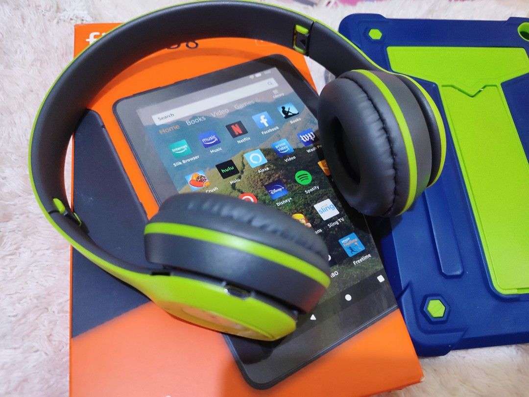 Fire HD 8 Amazon with Alexa 10th generation (Category: Others) located in Quezon City. Submitted by jmmnl.shop (Listing ID 1365574507, Image 2). Description: Prelove fire tablet Amazon with Alexa in excellent condition like new again like new no flaws no issue use for a moment only like 2weeks lang original price I bought 5k plus as seen on last pic case 500 plus headphones 300 plus now free case free headphones may tempered glass nadin yan tempe