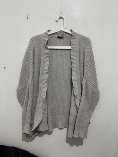 gray knitted cardigan