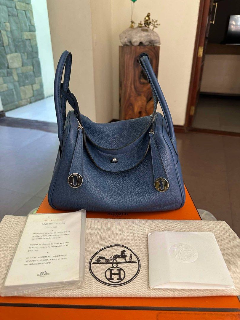 Hermes lindy 26 (Category: Luxury Bags & Wallets) located in Makati City. Submitted by francinefarinas3196 (Listing ID 1365507172, Image 2). Description: 💯 AUTHENTIC LIFETIME MONEYBACK GUARANTEED Stamp A Complete except receipt.