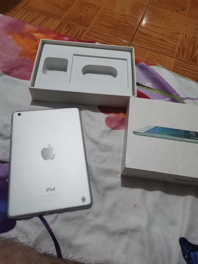 Ipad mini 1st gen (Category: iPad) located in Caloocan City. Submitted by glennsiongco (Listing ID 1365582673, Image 1). Description: Bgla na lang d nagopen 1month pa lang, napanalunan sa raffle,.