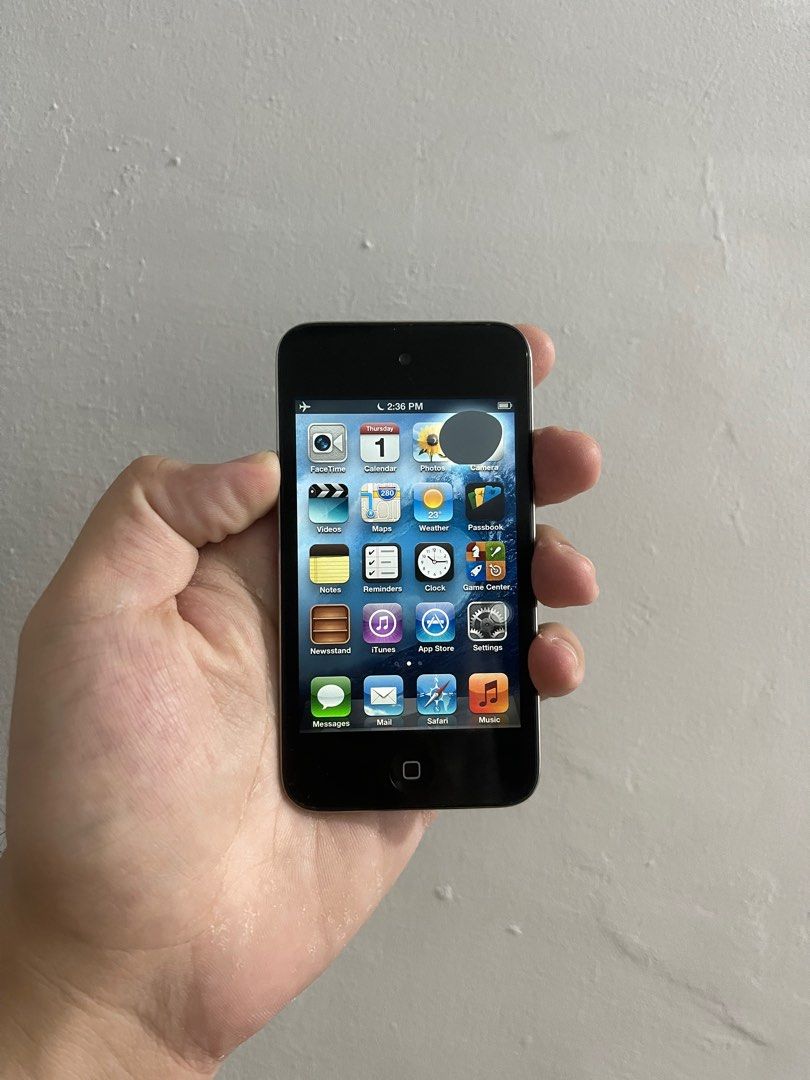iPod touch 4th gen 32gb ( Black) (Category: Portable Music Players) located in Manila. Submitted by apple_siri (Listing ID 1365642233, Image 2). Description: .