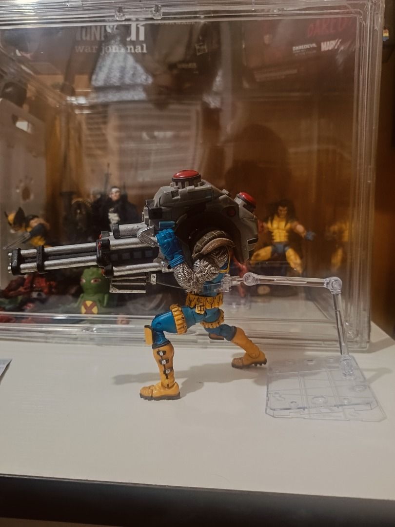 Marvel Legends Toybiz Cable (Category: Figurines & Statues) located in Mandaluyong City. Submitted by schmebulock123 (Listing ID 1365605530, Image 2). Description: Wyswyg Kasama na yung flight stand at base.