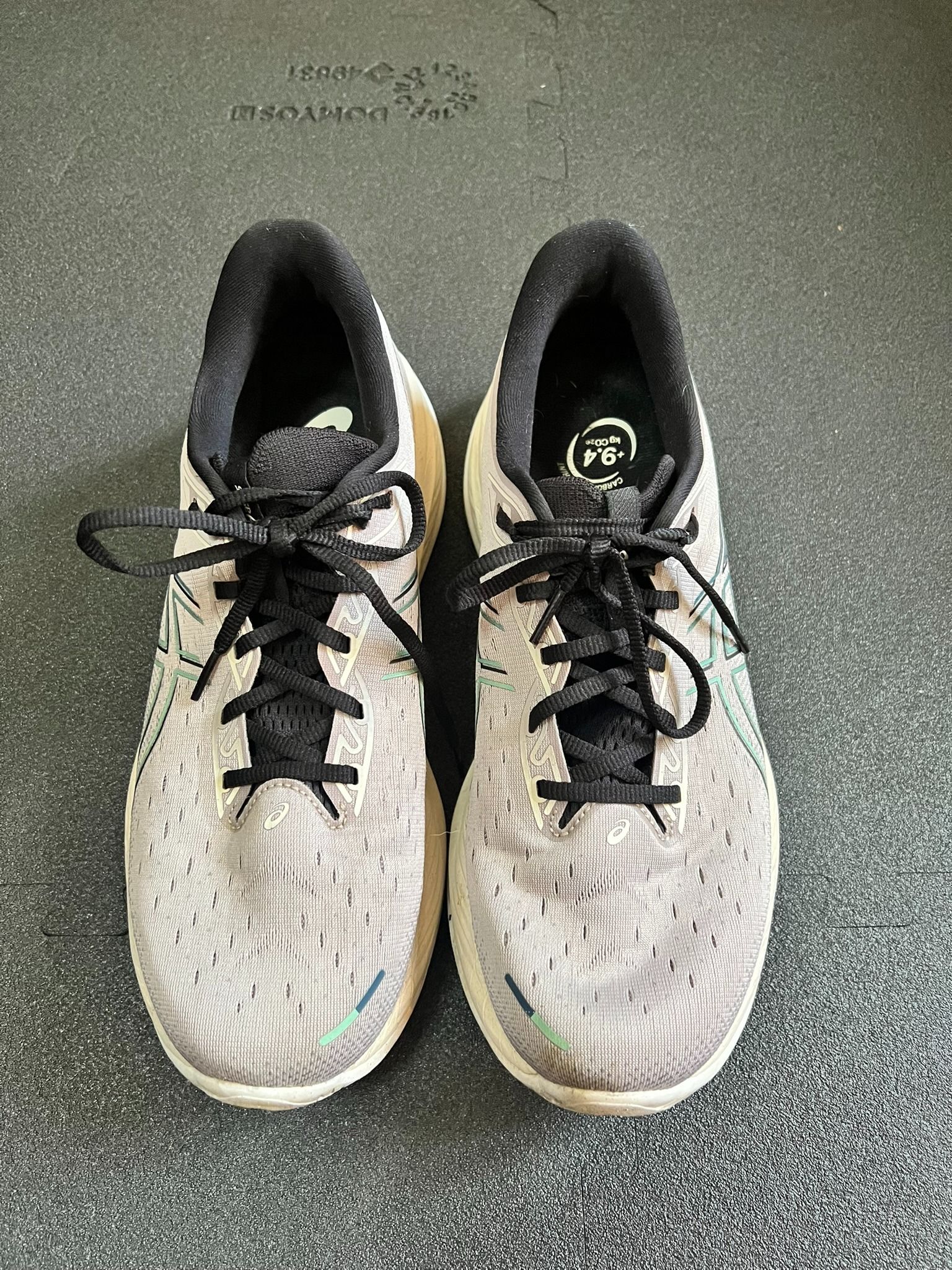 Men's Asics Gel-Cumulus 26 Running Shoes (US 11.5 / UK 10.5 / Euro 46) (Category: Sneakers & Footwear) located in Singapore. Submitted by alexthex (Listing ID 1365490654, Image 3). Description: Very good condition Asics Gel-Cumulus 26 running shoes. I've worn them for approximately 100km but unfortunately they don't suit my gate, hence selling them on. Here's a link to the original - https://www.asics.com/sg/en-sg/gel-cumulus-26/?srsltid=AfmBOoo4