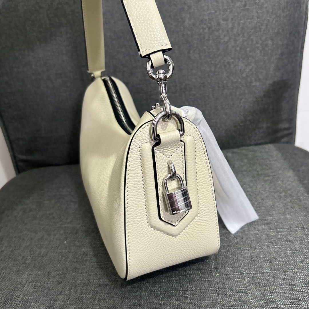 MJ - Marc Jacobs Large Drifter (Category: Luxury Bags & Wallets) located in Quezon City. Submitted by luxurybyluci (Listing ID 1365637986, Image 3). Description: Marc Jacobs Large Drifter With inclusions 100% Authentic .