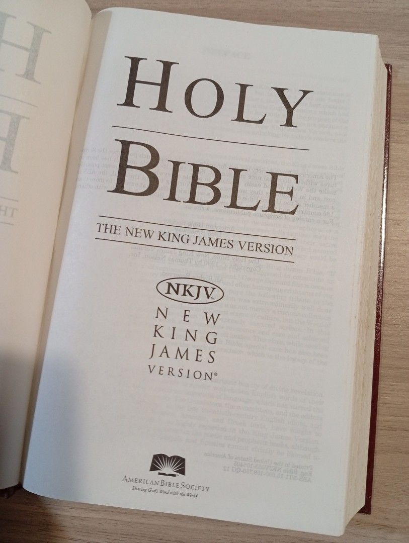 NKJV | Holy Bible New King James Version, Hobbies & Toys, Books ...