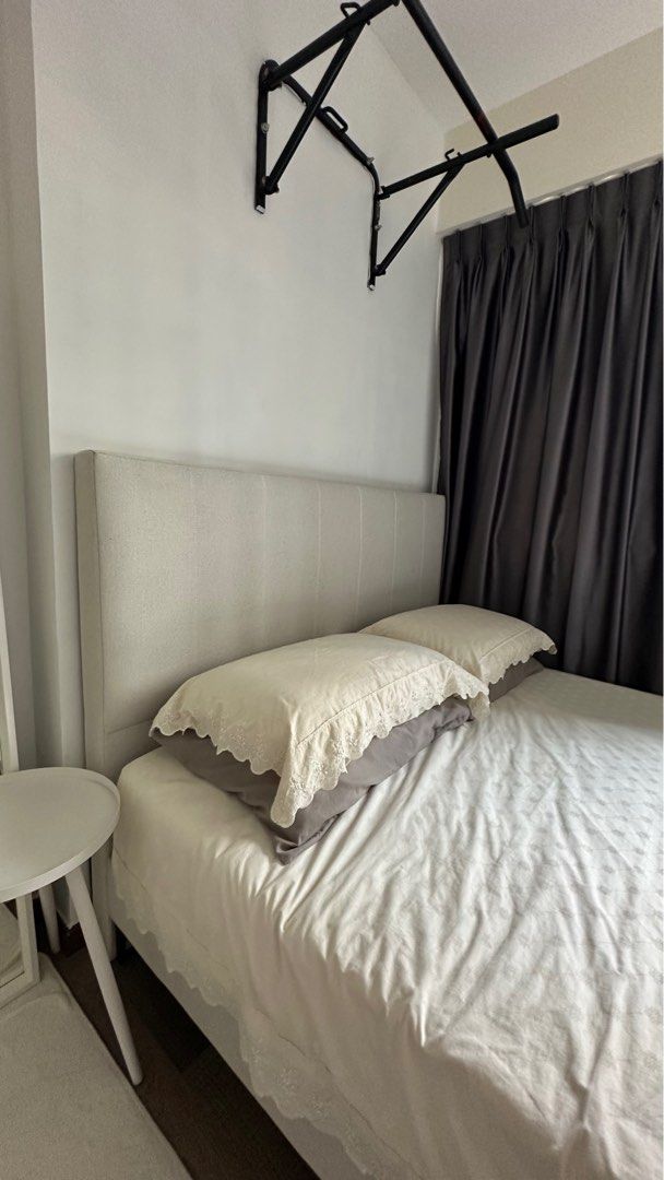 Queen sized Bedframe65075081016322111