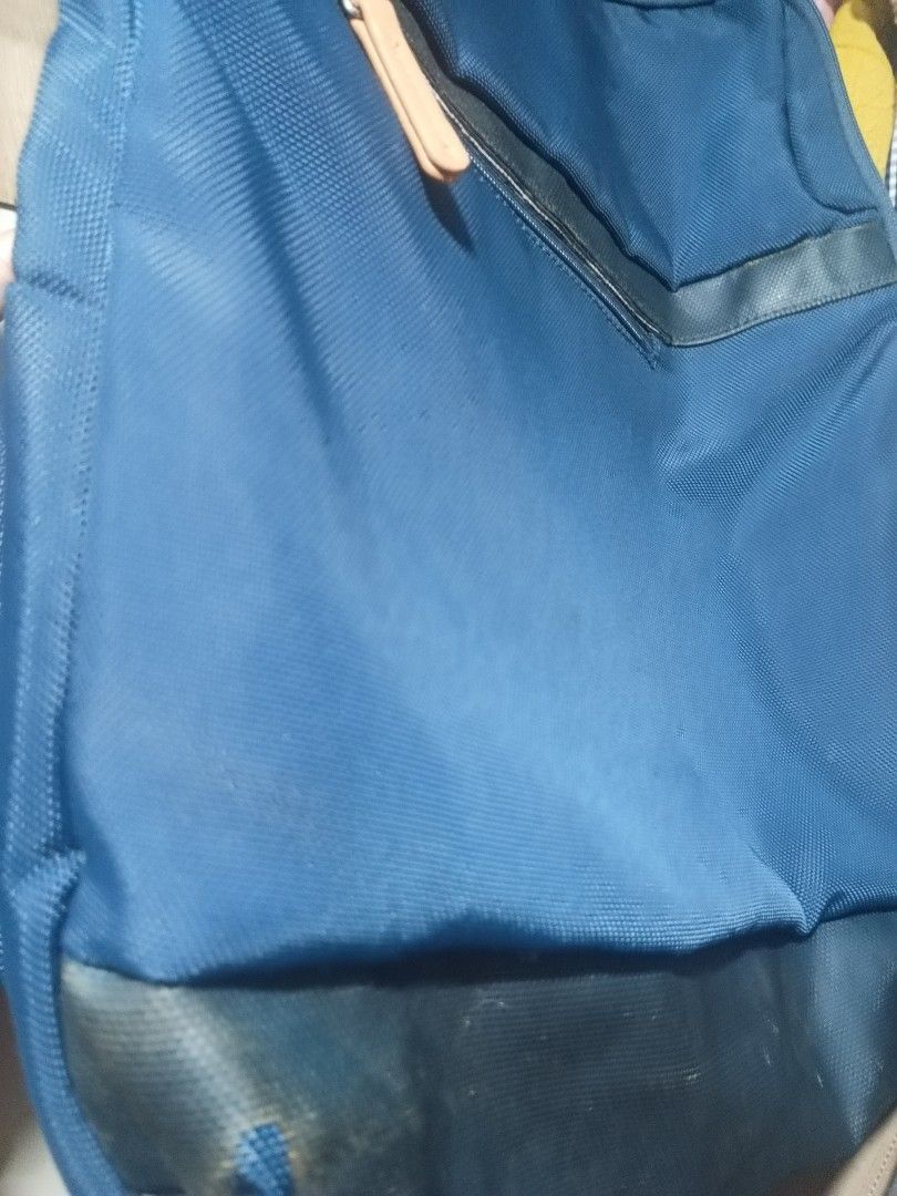 Samsonite backpack (Category: Backpacks) located in Manila. Submitted by saruuuuu (Listing ID 1365575891, Image 2). Description: 26L bag with many compartments used with care rfs:need school funds.