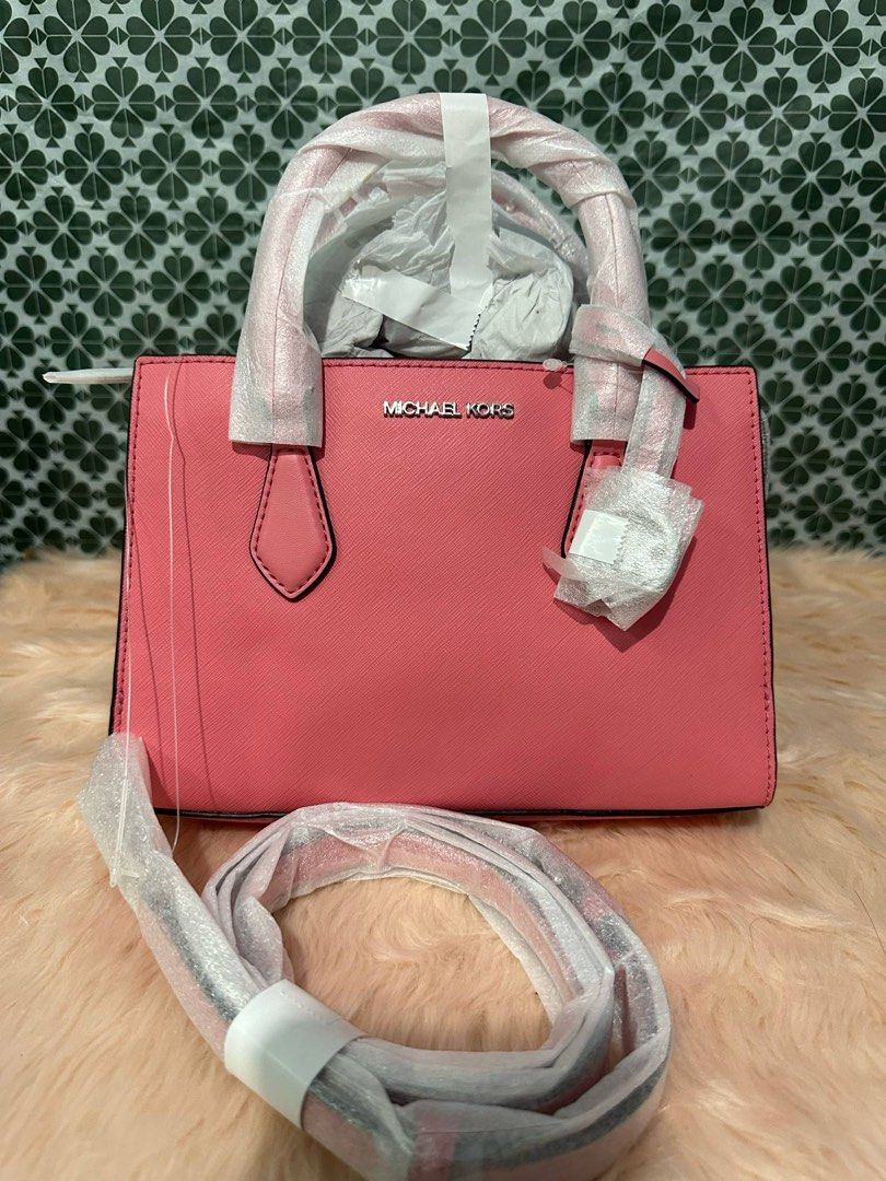 Sheila Crossbody (Category: Luxury Bags & Wallets) located in Manila. Submitted by lovieauthenticmerchandise (Listing ID 1365606156, Image 2). Description: .