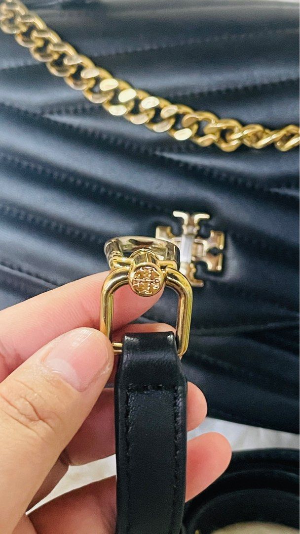 Tory Burch Kira top handle (Category: Luxury Bags & Wallets) located in Manila. Submitted by fuzzyblooms (Listing ID 1365616518, Image 3). Description: Overall good as new. W/ fadings lang sa hardware dun sa bukasan.