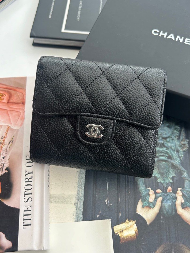 Trifold wallet shw micro (Category: Luxury Bags & Wallets) located in Quezon City. Submitted by luxuryamethystph (Listing ID 1365520018, Image 2). Description: Trifold wallet shw micro GXK84LU2 small .