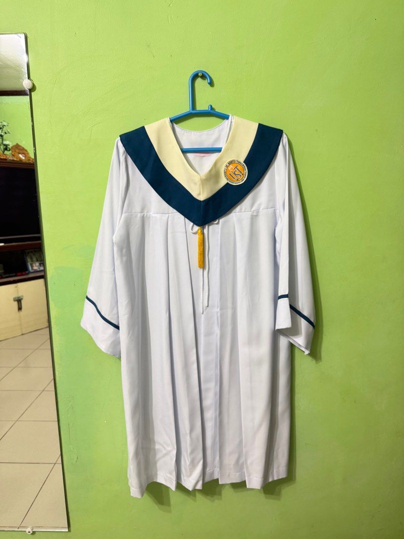UST SHS TOGA for Rent (Category: Traditional & Ethnic wear) located in Manila. Submitted by ynah1016 (Listing ID 1365585851, Image 3). Description: • UNISEX • Size Large but can fit Medium - Extra Large (I’m medium) • Please message me first your desired date to know the availability of the toga • A valid student ID and a selfie holding the ID must be presented upon booking. • Downpayment is required • Any damage to the item will incur a damage o