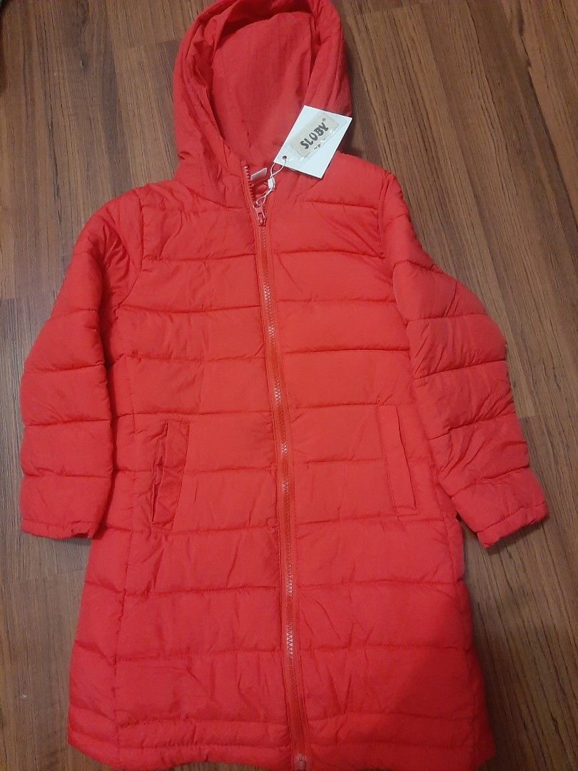 Winter jacket (Category: Babies & Kids Fashion) located in Puchong. Submitted by shadysoffy (Listing ID 1365630640, Image 1). Description: - size 110, fit girl 4-6 years old - brand new, bought from taobao, knee length jacket - kept for a year plus thus letting go at low price.