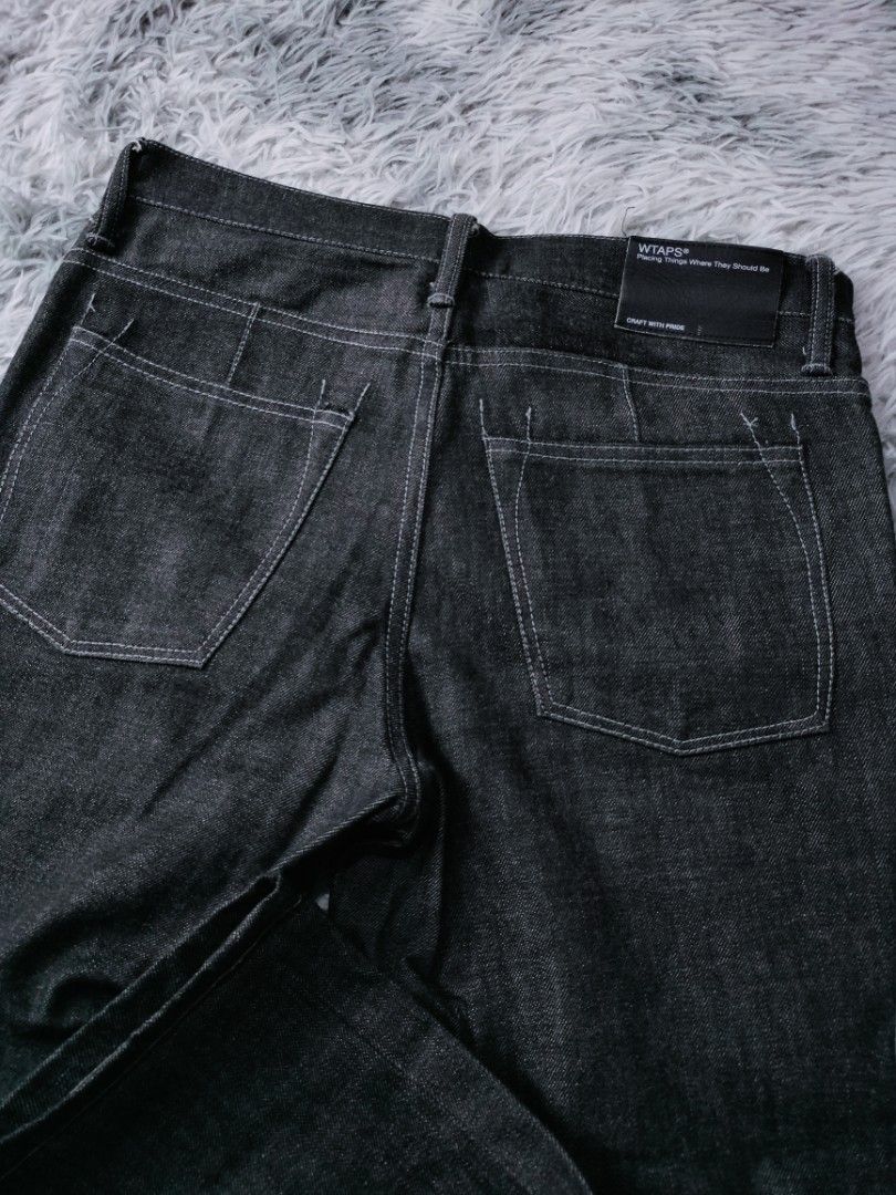 Wtaps blues skinny raw denim jeans (Category: Jeans) located in Rosales. Submitted by simplebyx.ph (Listing ID 1365620878, Image 1). Description: Wtaps blues skinny raw denim jeans __________________ Size: small on tag Waistline: 32-34 Length: 35.5 Front rise: 11 Leg opening: 6.5 (Measured by inches) Issue: None (Colors may vary due to lighting) 9.5/10 | Condition Hand wash & Clean☑ Price: 2950 "See all Slides n Check the Beautiful Piece" ALL ITE