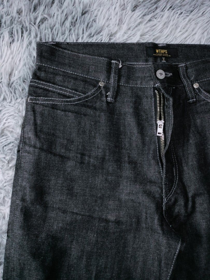 Wtaps blues skinny raw denim jeans (Category: Jeans) located in Rosales. Submitted by simplebyx.ph (Listing ID 1365620878, Image 3). Description: Wtaps blues skinny raw denim jeans __________________ Size: small on tag Waistline: 32-34 Length: 35.5 Front rise: 11 Leg opening: 6.5 (Measured by inches) Issue: None (Colors may vary due to lighting) 9.5/10 | Condition Hand wash & Clean☑ Price: 2950 "See all Slides n Check the Beautiful Piece" ALL ITE