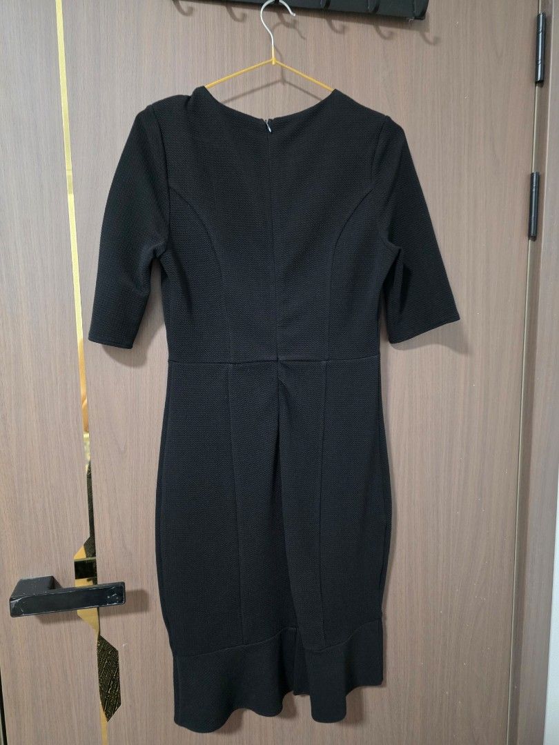 Zalora Black Dress (Category: Dresses) located in Manila. Submitted by marianso (Listing ID 1365534654, Image 3). Description: bought for 1k+++ in zalora very flattering it's my fave dress to wear to work. but since i changed work i dont have any use for it rfs: decluttering in very good condition good quality and maaliwalas ung tela.