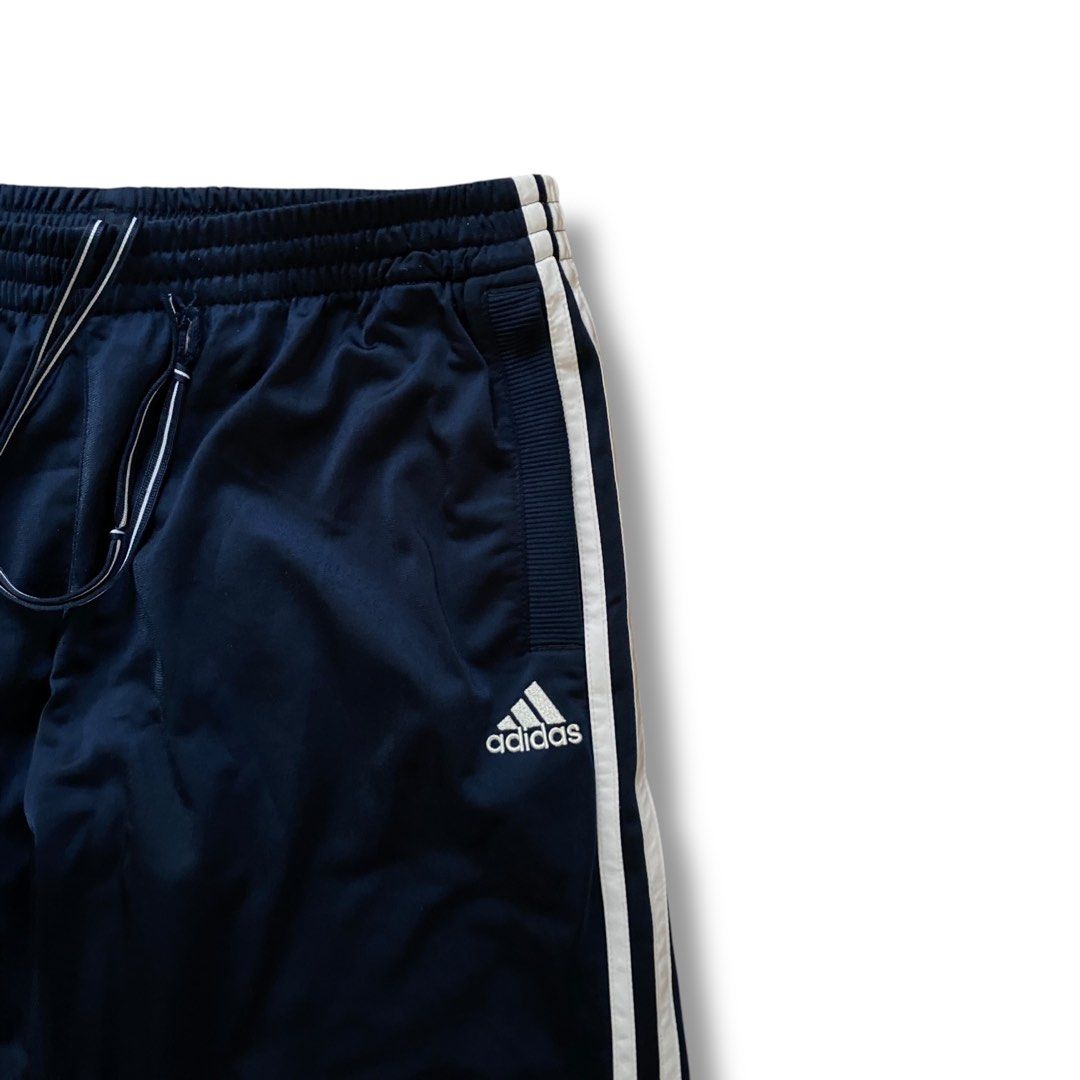 ADIDAS VINTAGE SWEATPANTS (Category: Activewear) located in Cagayan de Oro. Submitted by _tstudiooo (Listing ID 1365686755, Image 3). Description: #luvearth Size: Large W34-38 (garter) L39 Color 10/10 Condition 10/10 Issue: end of waist tie .