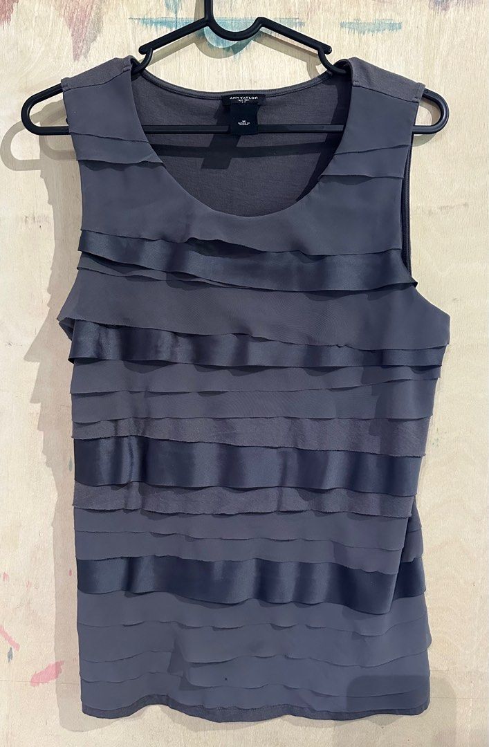 Ann Taylor Sleeveless Blouse (Category: Blouses) located in Makati City. Submitted by balaig (Listing ID 1365716094, Image 1). Description: .