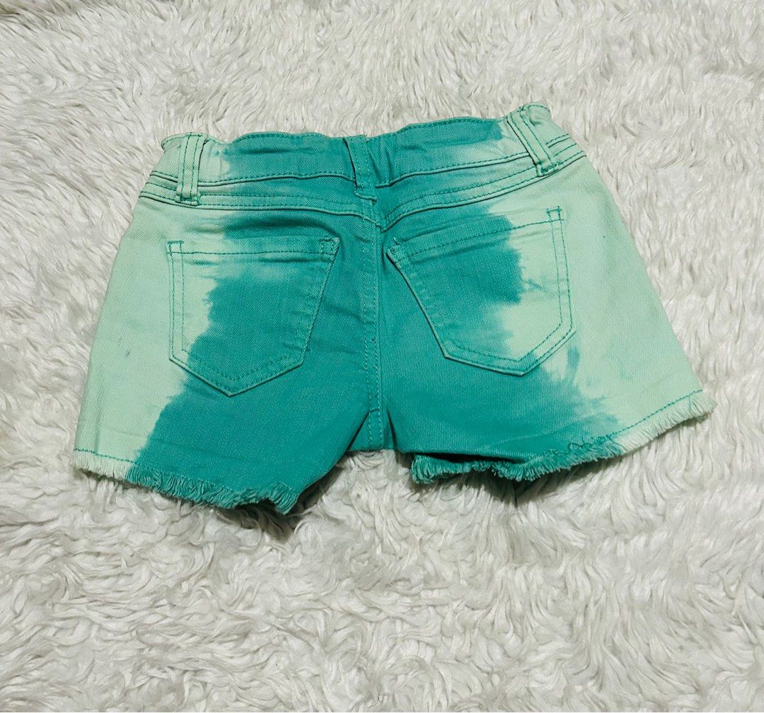 Arizona denim shorts (Category: Babies & Kids Fashion) located in General Trias. Submitted by theosdeclutter (Listing ID 1365781038, Image 3). Description: Size - 6 on tag.
