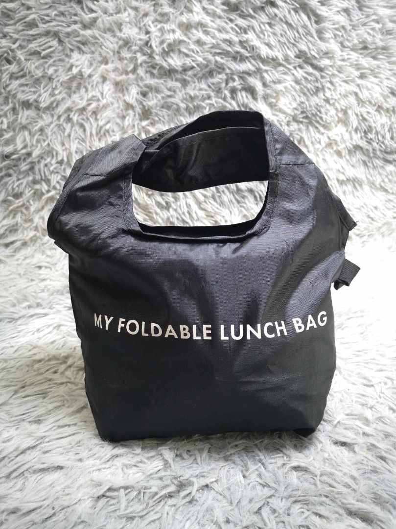 Black Foldable Lunch Bag (Category: Food Organization & Storage) located in Santa Cruz. Submitted by jmy_surplus.2 (Listing ID 1365694045, Image 1). Description: Size ; L - 8 W - 11.4 Color ; Black Type ; Lunch bag Brand ; No brand Material ; Nylon Style ; Black Lunch bag LR 79 JMY 4.